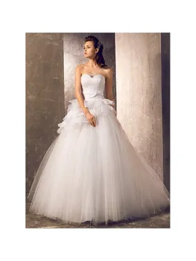 Abito da sposa principesco in tulle semplice con petali di organza in vita