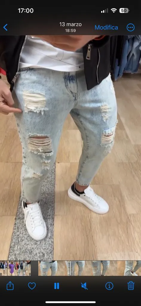 Jeans BERNA 100% Cotone, NON elasticizzato, con rotture lungo tutta l’estensione del capo, leggermente più corto di