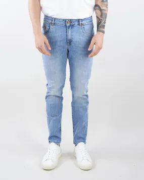 Jeans lavaggio chiaro Concpet